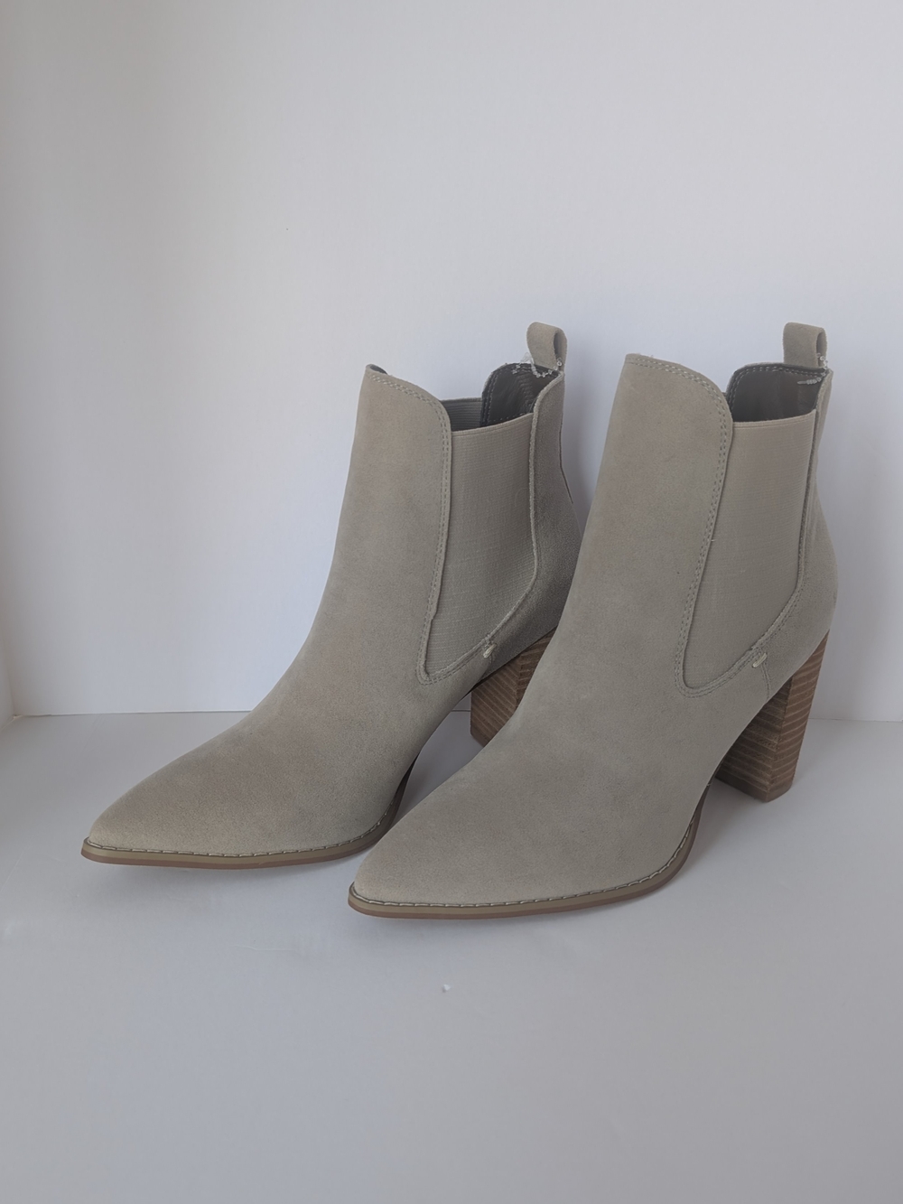 Oasis Society Beige Pointed Toe Chelsea Ankle Booties Chunky Block Heel